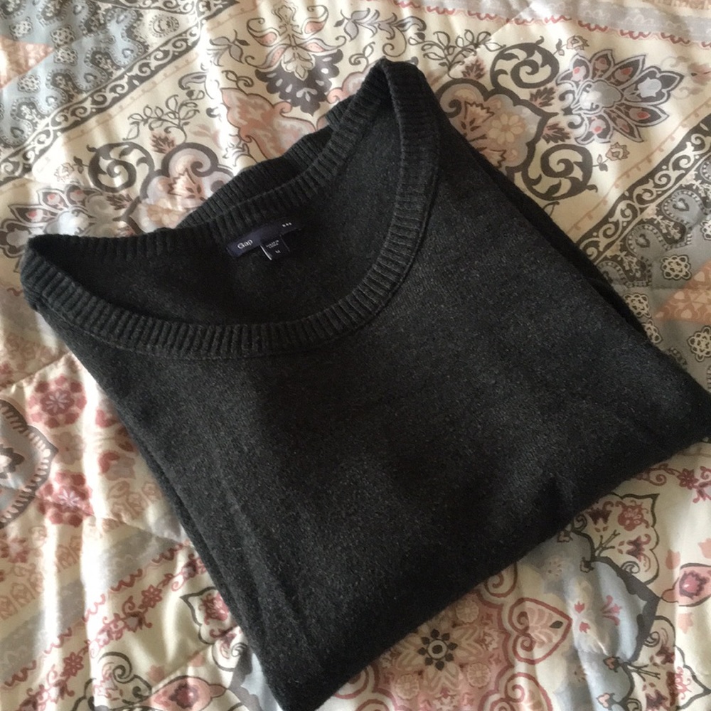 Gap sweater
